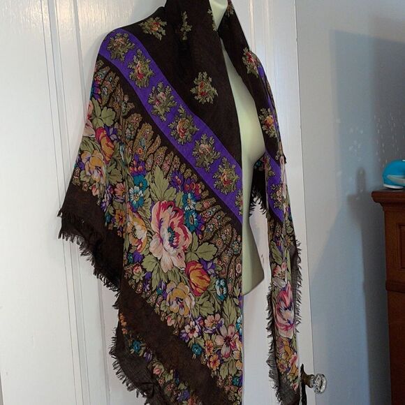 Echo very large multi colored floral scarf/wrap - Picture 10 of 11